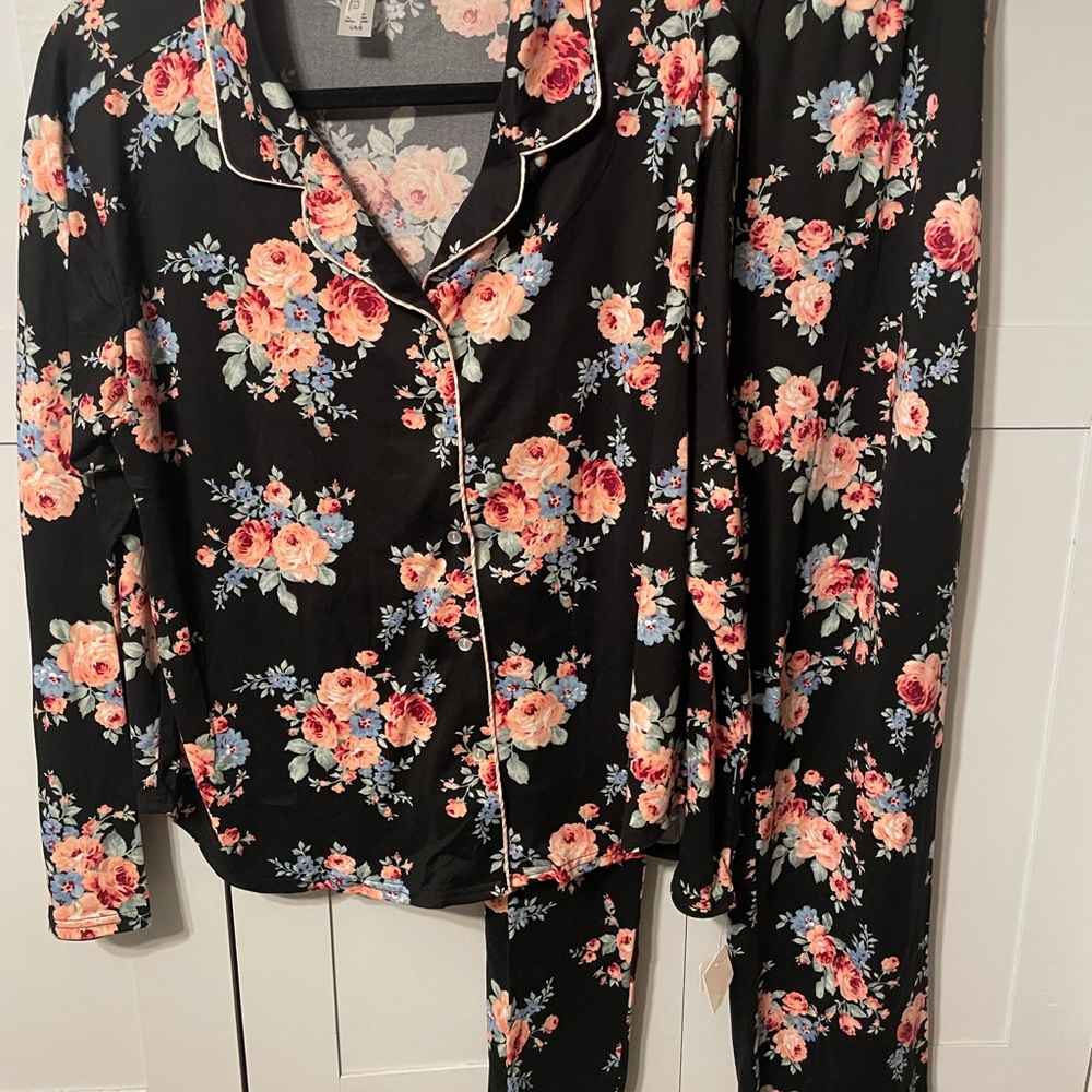 Flora Nikrooz Super Soft Floral Loungewear Pajamas.